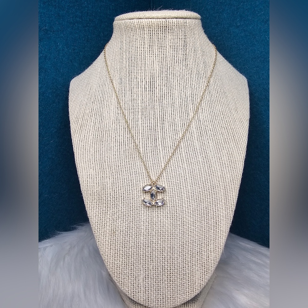 Elegant Gold CC Pendant Necklace w/extender. Just beautiful 😍 NEW❣️